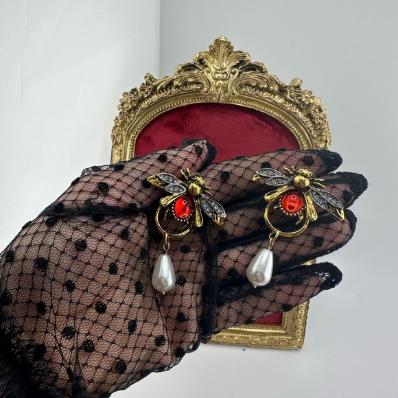 Vintage Luxury Honeybee Gold Red Pearl Drop Earrings - Picture 7 of 9